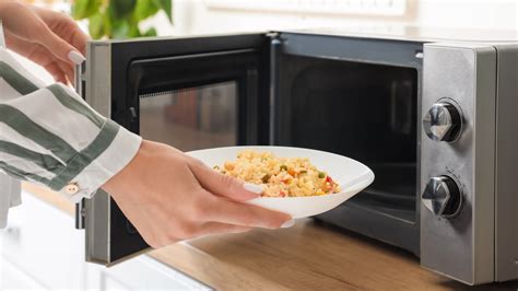 Exploring The Truth: Does Microwaving Affect Food's Nutrition?